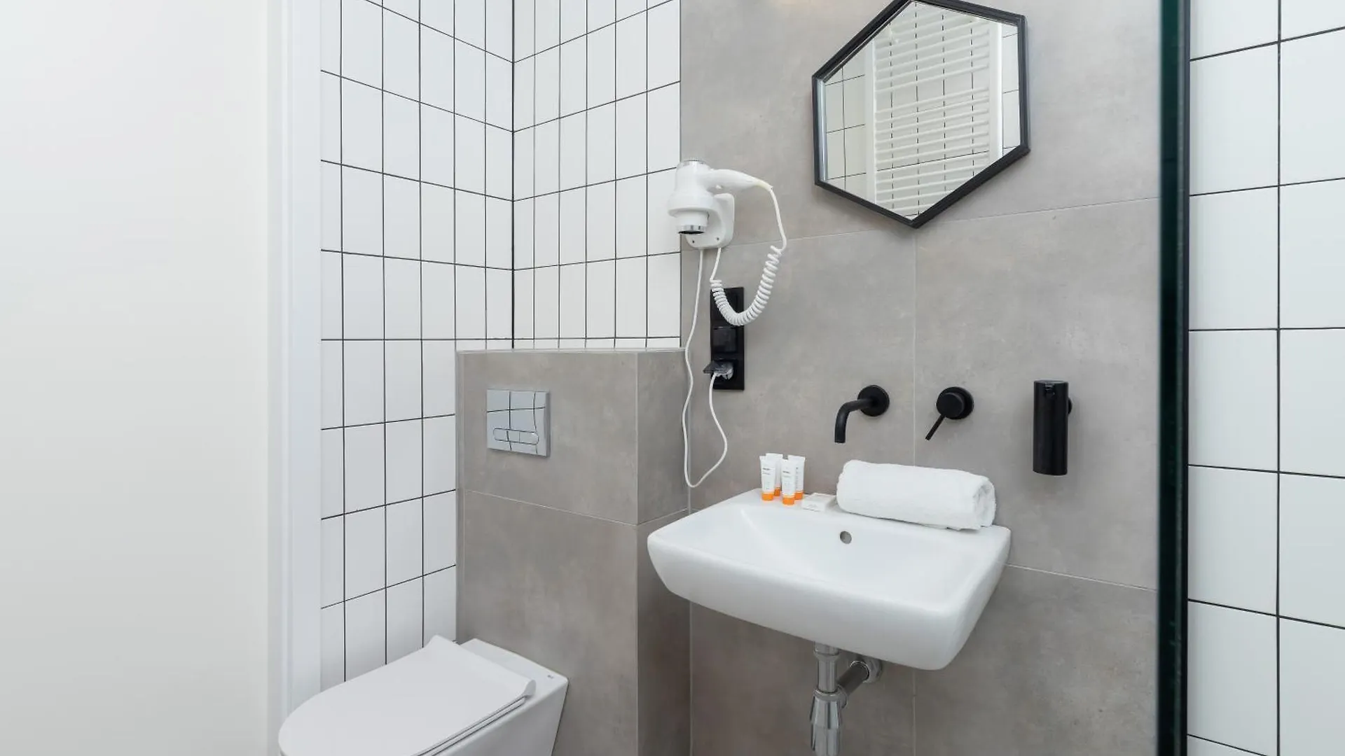 Cracow Miodowa 42 Elegant Studios By Noclegi Renters Krakow Poland