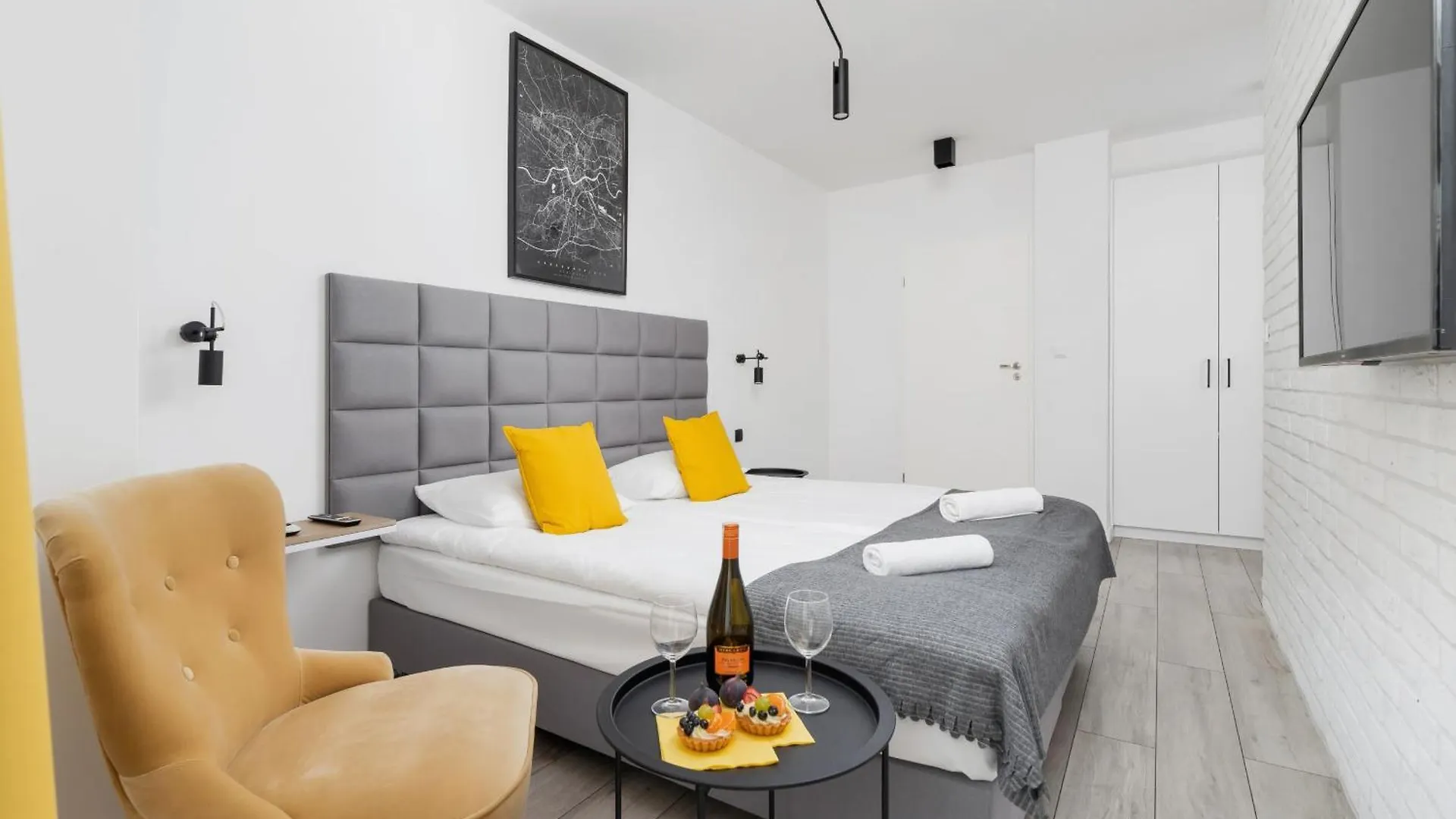 Cracow Miodowa 42 Elegant Studios By Noclegi Renters Krakkó Apartman